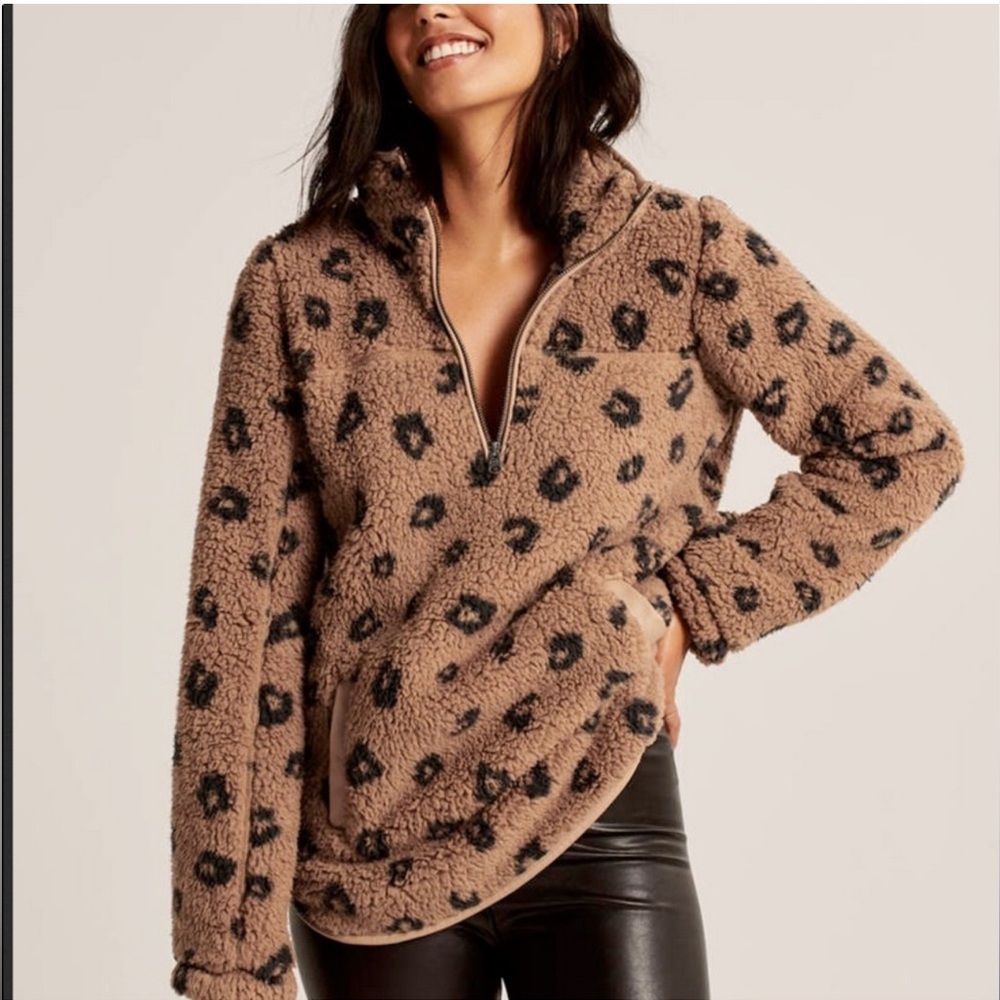 Abercrombie & Fitch Leopard Print Sherpa
Half Zip Sweater - Small